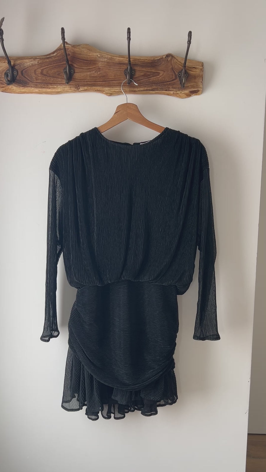 LA ROBE NOIRE IRISÉE